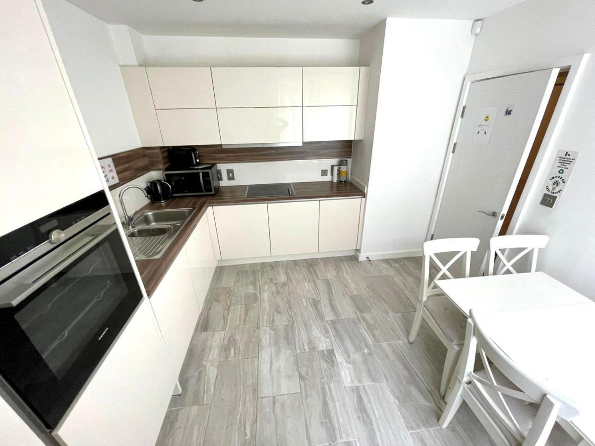 London Stratford Luxury House, 5 Minutes Walk Station, Westfield, 3 Bedrooms 3 Bathrooms, Reception, Garden, Parking 外观 照片