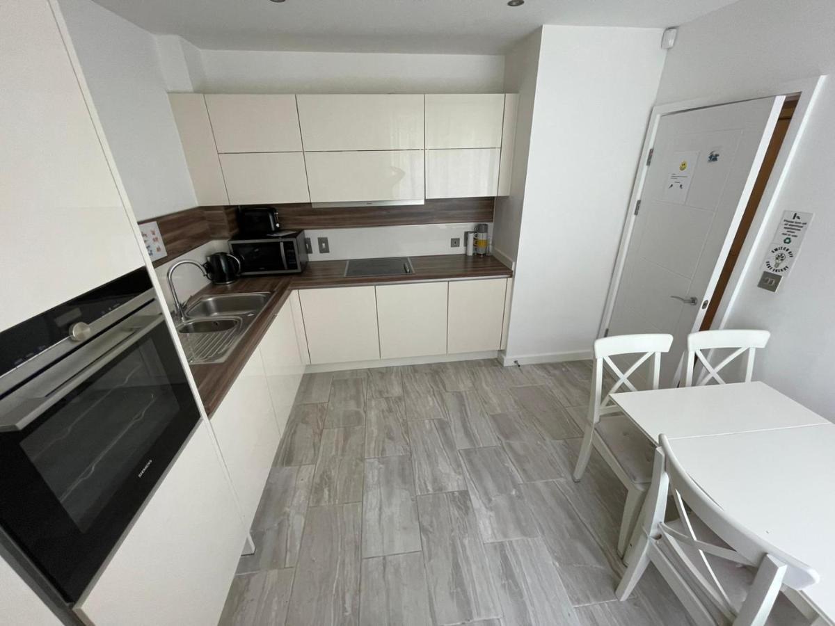 London Stratford Luxury House, 5 Minutes Walk Station, Westfield, 3 Bedrooms 3 Bathrooms, Reception, Garden, Parking 外观 照片