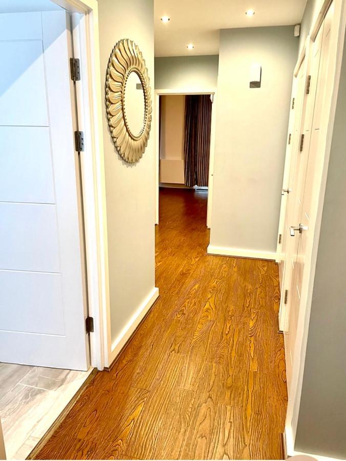 London Stratford Luxury House, 5 Minutes Walk Station, Westfield, 3 Bedrooms 3 Bathrooms, Reception, Garden, Parking 外观 照片