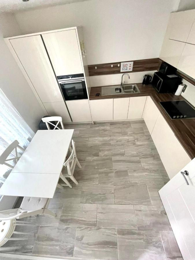London Stratford Luxury House, 5 Minutes Walk Station, Westfield, 3 Bedrooms 3 Bathrooms, Reception, Garden, Parking 外观 照片