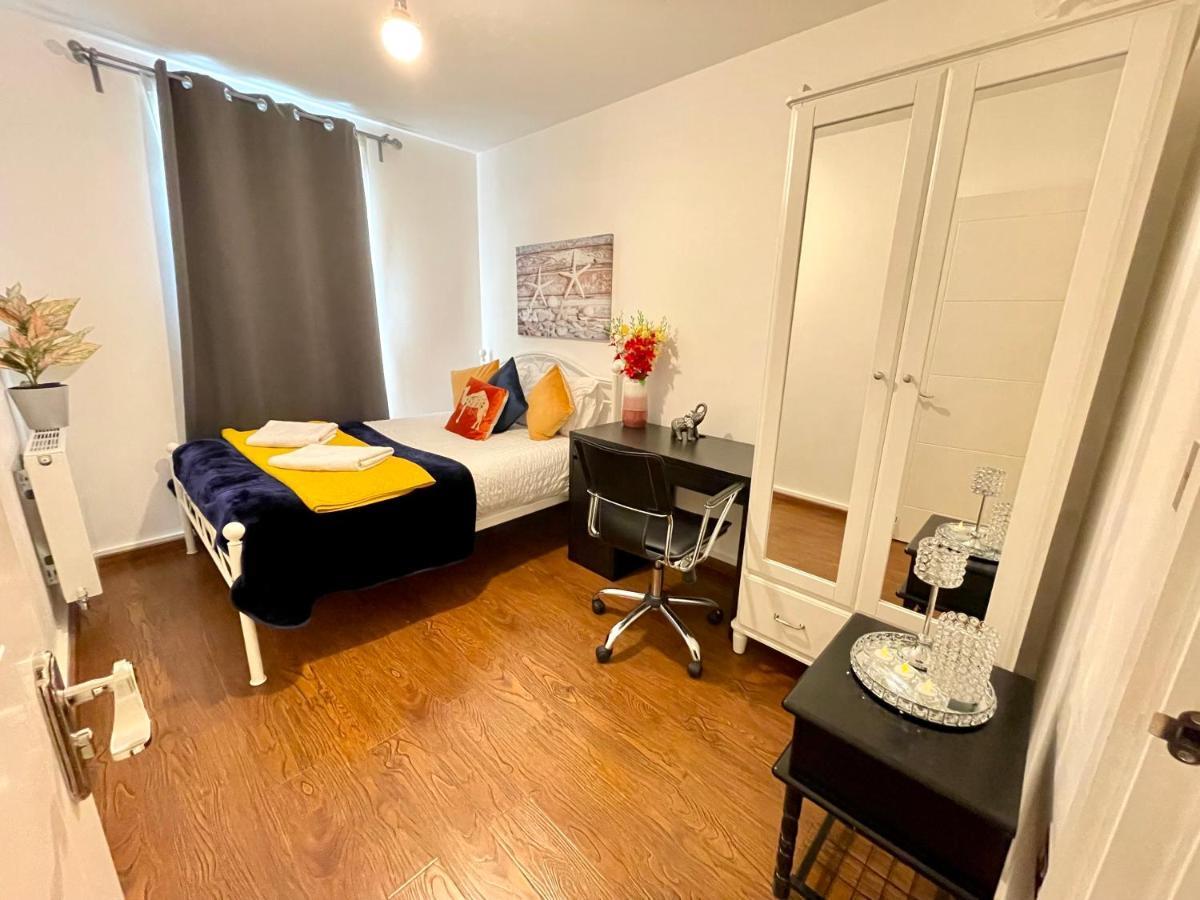 London Stratford Luxury House, 5 Minutes Walk Station, Westfield, 3 Bedrooms 3 Bathrooms, Reception, Garden, Parking 外观 照片