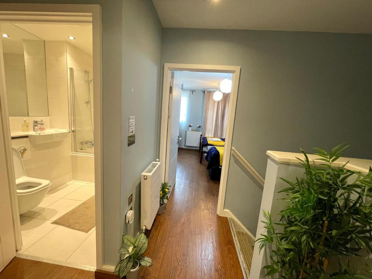 London Stratford Luxury House, 5 Minutes Walk Station, Westfield, 3 Bedrooms 3 Bathrooms, Reception, Garden, Parking 外观 照片