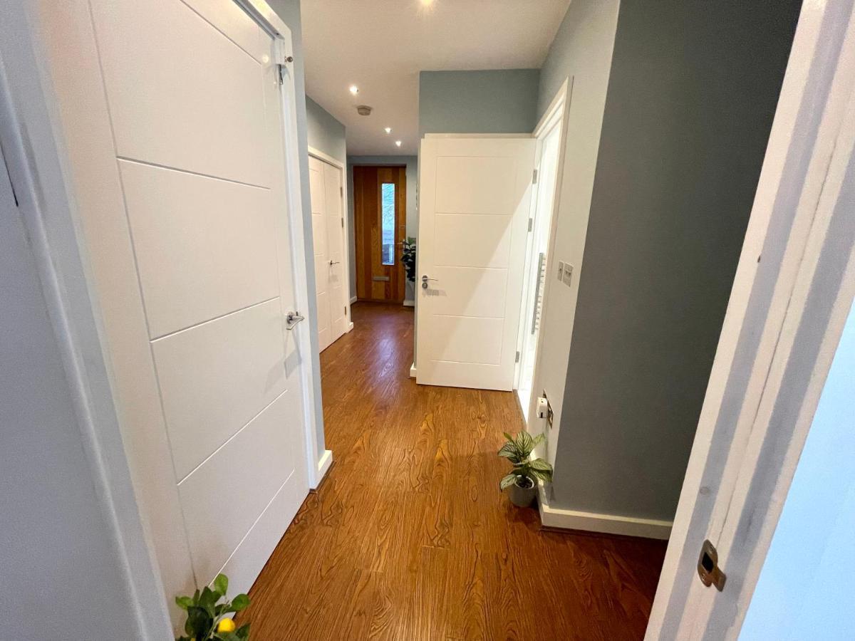 London Stratford Luxury House, 5 Minutes Walk Station, Westfield, 3 Bedrooms 3 Bathrooms, Reception, Garden, Parking 外观 照片