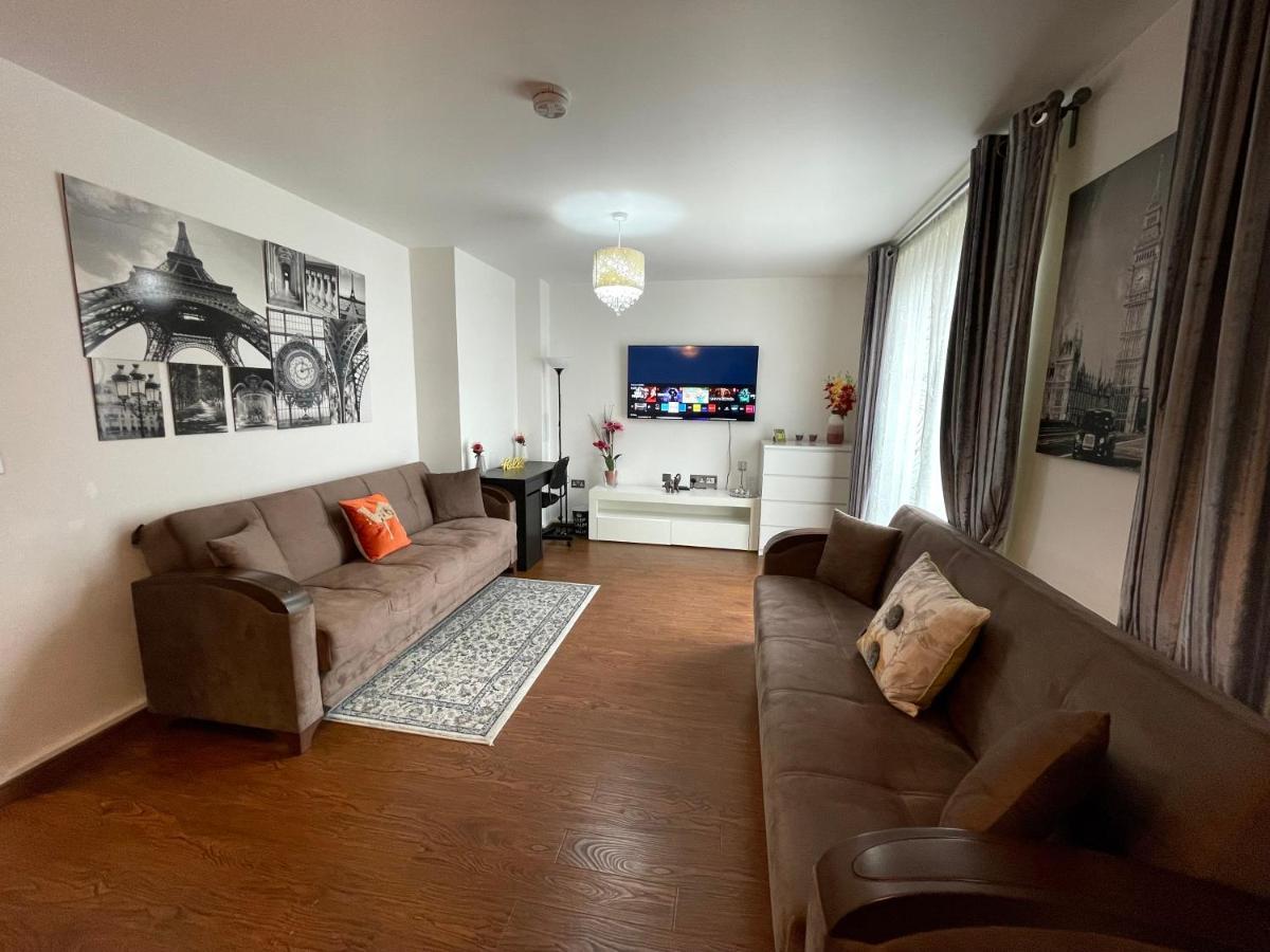 London Stratford Luxury House, 5 Minutes Walk Station, Westfield, 3 Bedrooms 3 Bathrooms, Reception, Garden, Parking 外观 照片
