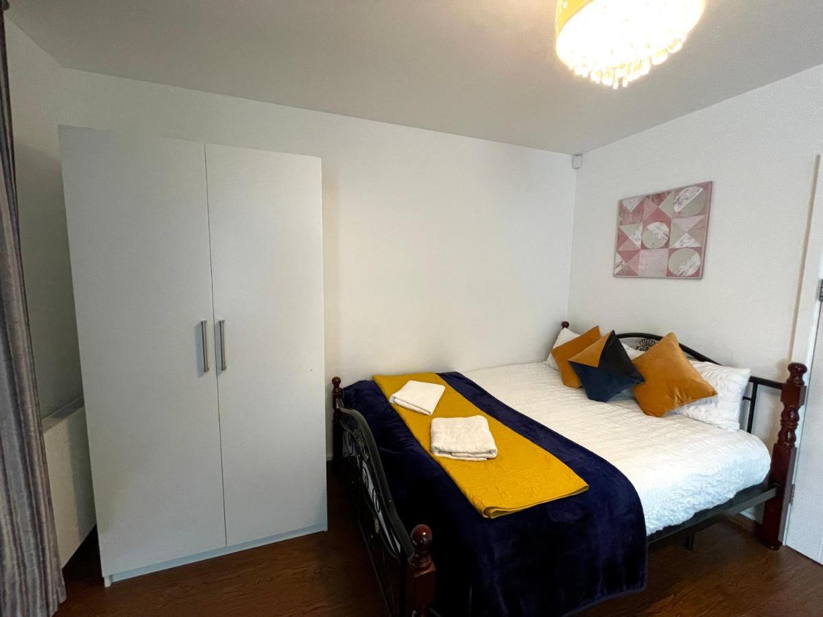 London Stratford Luxury House, 5 Minutes Walk Station, Westfield, 3 Bedrooms 3 Bathrooms, Reception, Garden, Parking 外观 照片