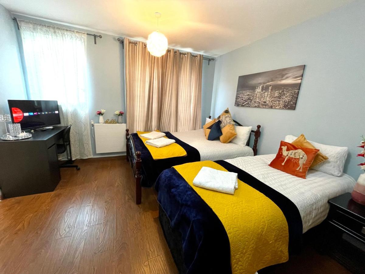 London Stratford Luxury House, 5 Minutes Walk Station, Westfield, 3 Bedrooms 3 Bathrooms, Reception, Garden, Parking 外观 照片