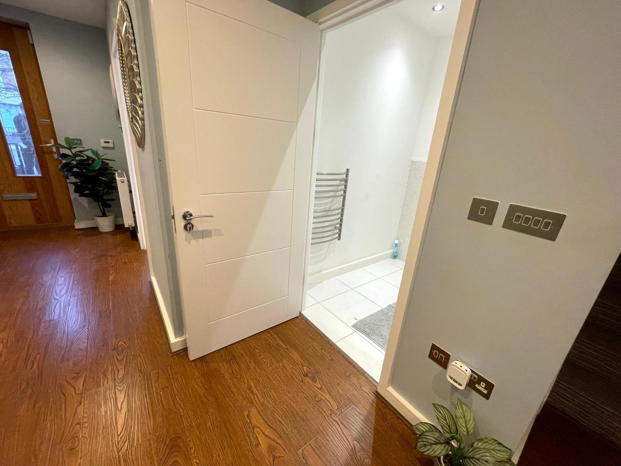 London Stratford Luxury House, 5 Minutes Walk Station, Westfield, 3 Bedrooms 3 Bathrooms, Reception, Garden, Parking 外观 照片