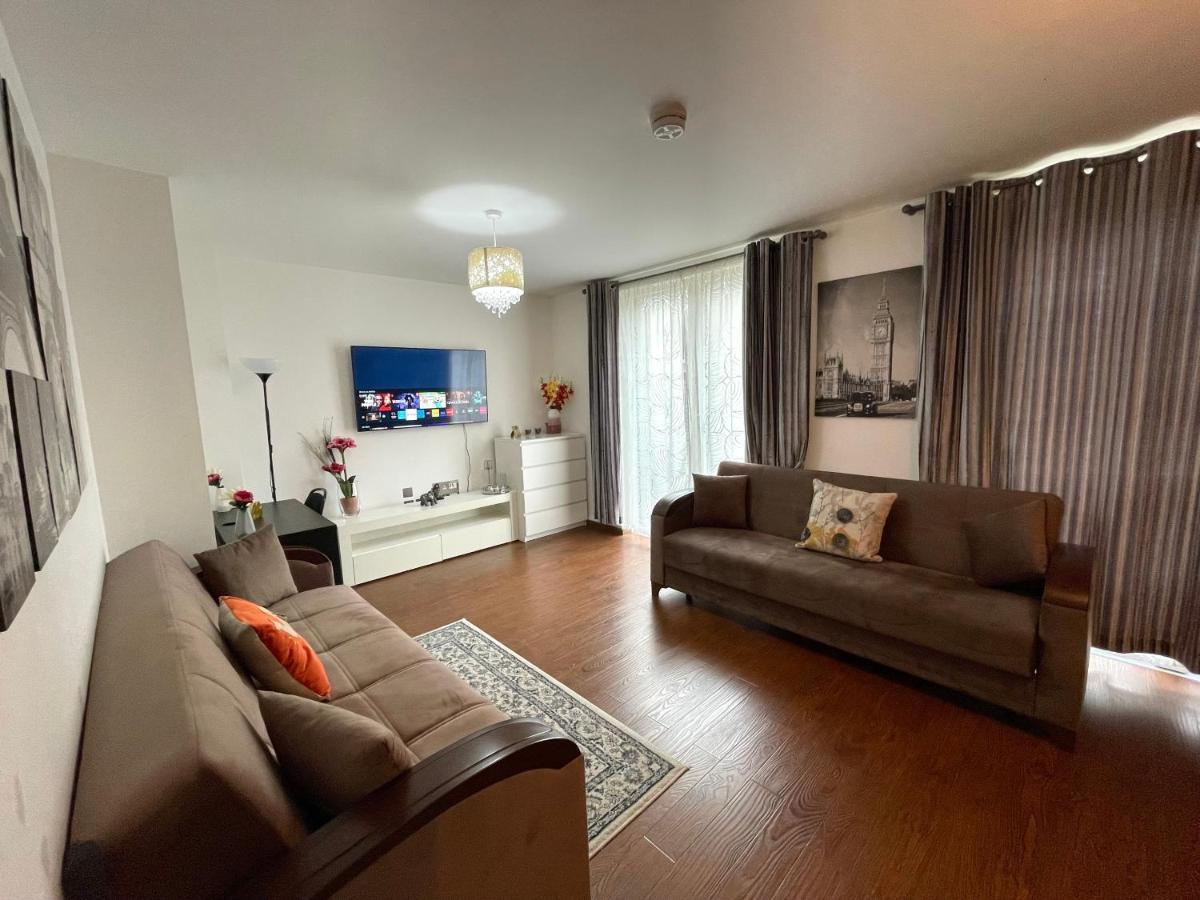 London Stratford Luxury House, 5 Minutes Walk Station, Westfield, 3 Bedrooms 3 Bathrooms, Reception, Garden, Parking 外观 照片