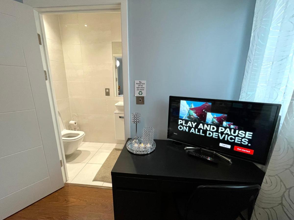 London Stratford Luxury House, 5 Minutes Walk Station, Westfield, 3 Bedrooms 3 Bathrooms, Reception, Garden, Parking 外观 照片