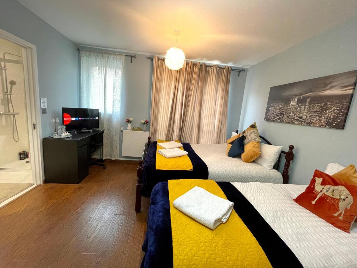 London Stratford Luxury House, 5 Minutes Walk Station, Westfield, 3 Bedrooms 3 Bathrooms, Reception, Garden, Parking 外观 照片