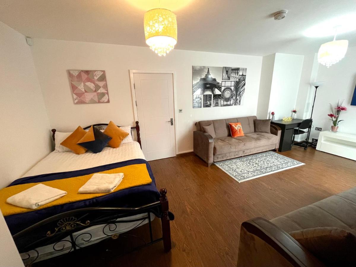 London Stratford Luxury House, 5 Minutes Walk Station, Westfield, 3 Bedrooms 3 Bathrooms, Reception, Garden, Parking 外观 照片