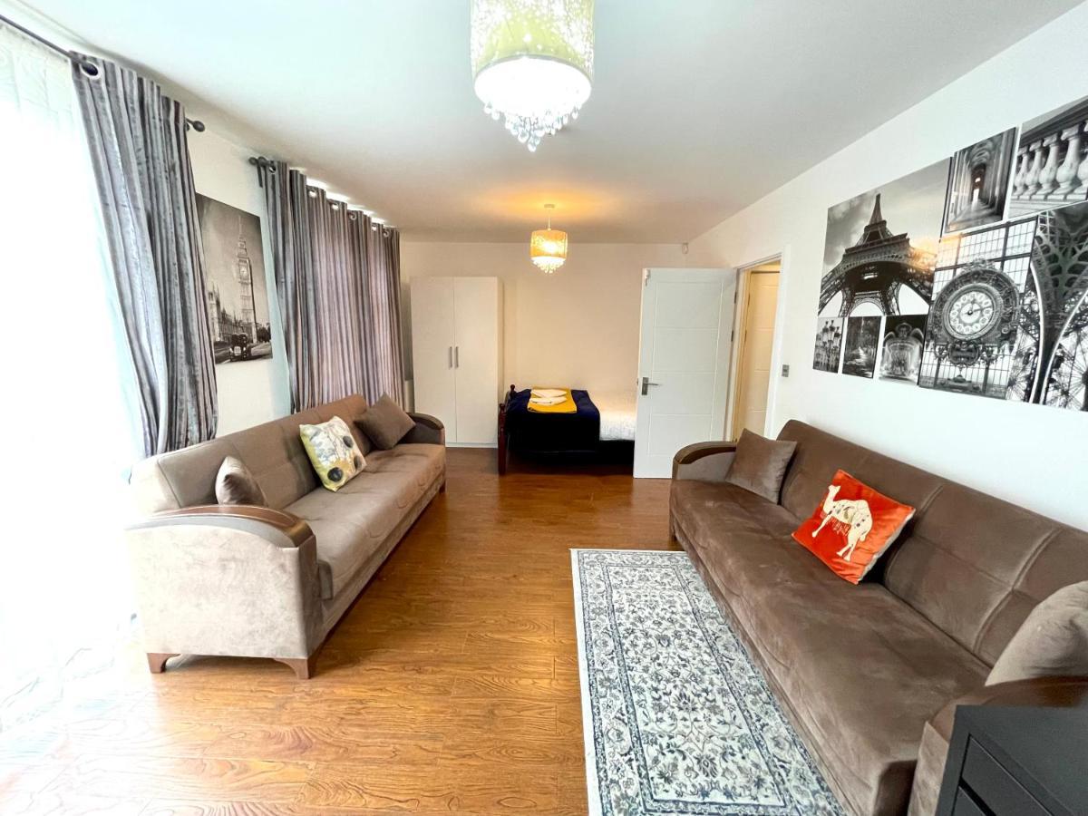 London Stratford Luxury House, 5 Minutes Walk Station, Westfield, 3 Bedrooms 3 Bathrooms, Reception, Garden, Parking 外观 照片