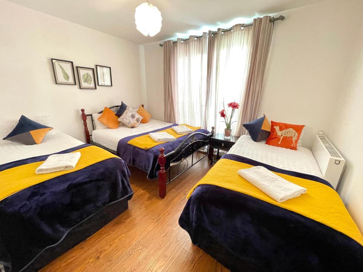 London Stratford Luxury House, 5 Minutes Walk Station, Westfield, 3 Bedrooms 3 Bathrooms, Reception, Garden, Parking 外观 照片