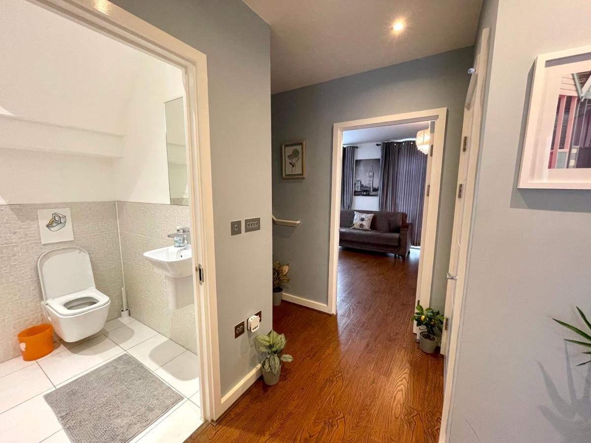 London Stratford Luxury House, 5 Minutes Walk Station, Westfield, 3 Bedrooms 3 Bathrooms, Reception, Garden, Parking 外观 照片
