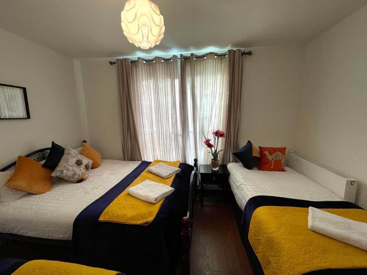 London Stratford Luxury House, 5 Minutes Walk Station, Westfield, 3 Bedrooms 3 Bathrooms, Reception, Garden, Parking 外观 照片