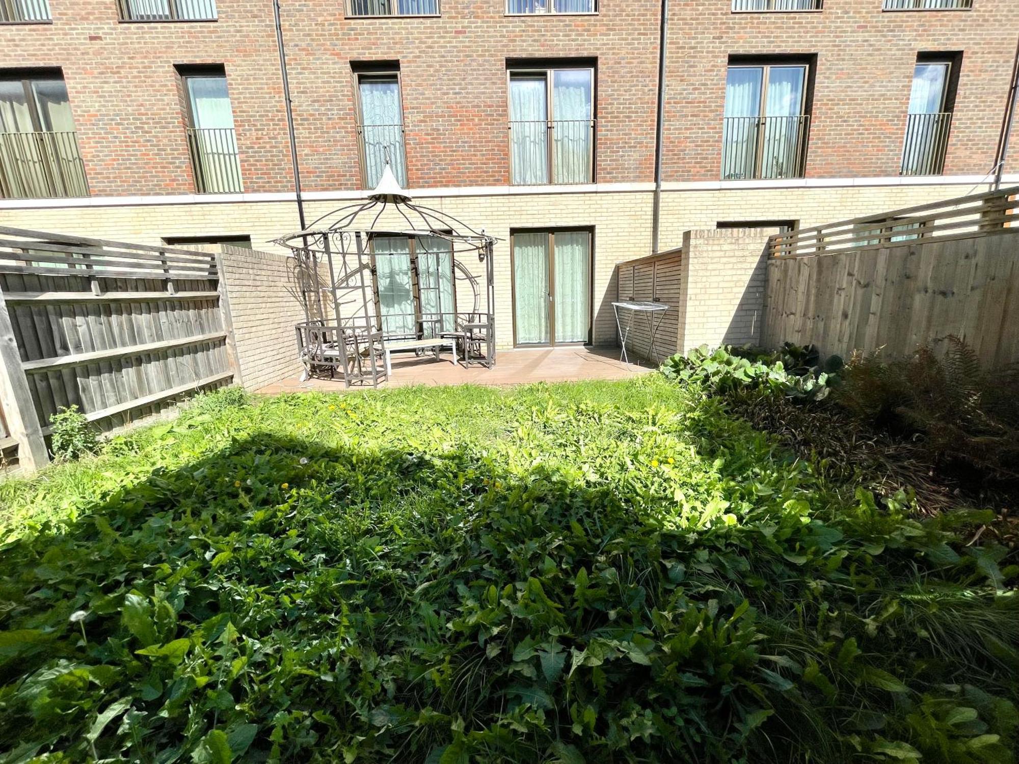 London Stratford Luxury House, 5 Minutes Walk Station, Westfield, 3 Bedrooms 3 Bathrooms, Reception, Garden, Parking 外观 照片